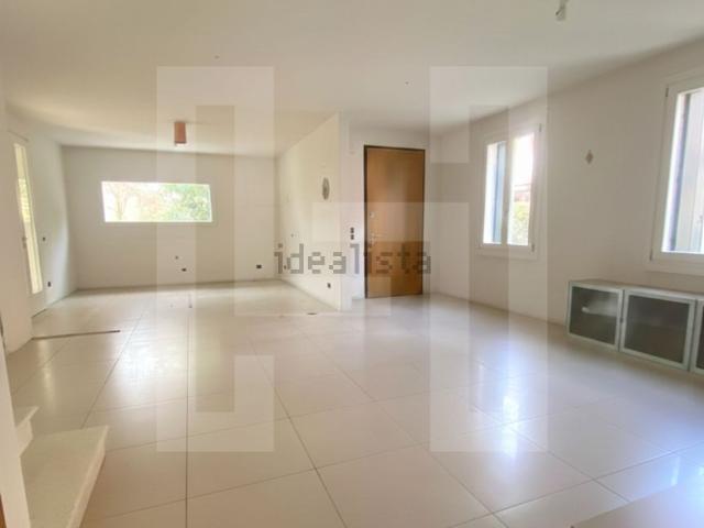 Case e ville in vendita di 198 m² in Via Giovanni Della Casa