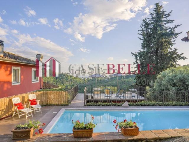Case e ville in vendita di 198 m² in Via del Leccio, 55041