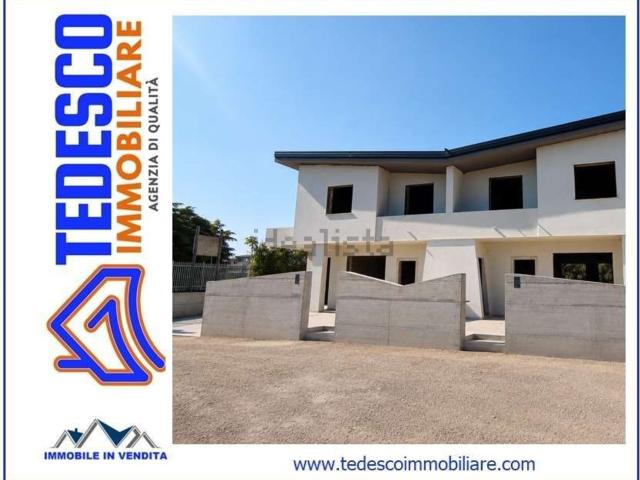 Case e ville in vendita di 198 m² in Via Monterone
