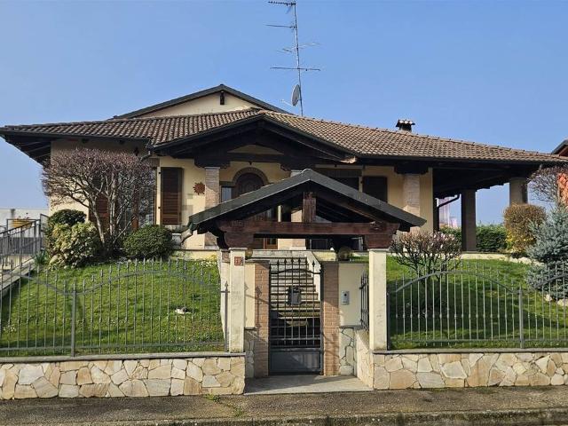 Case e ville in vendita di 198 m² in Via Santa Cecilia