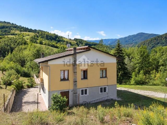 Case e ville in vendita di 198 m² in Via Radici in Monte, 1