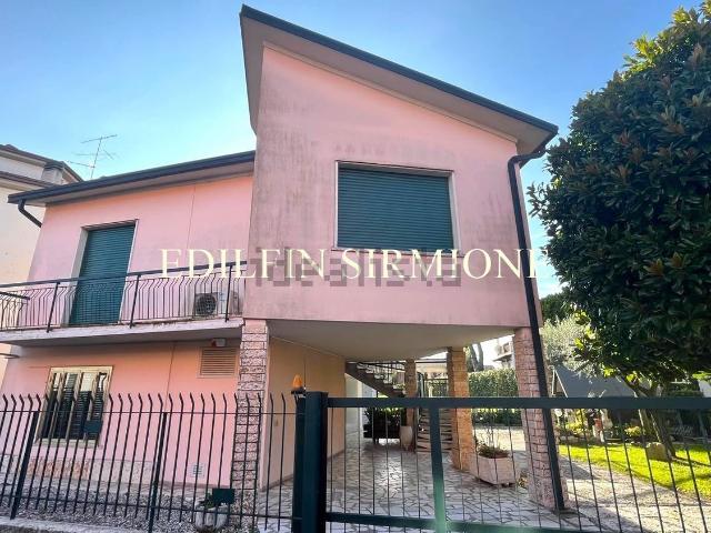 Case e ville in vendita di 198 m² in Via Verbano, 22