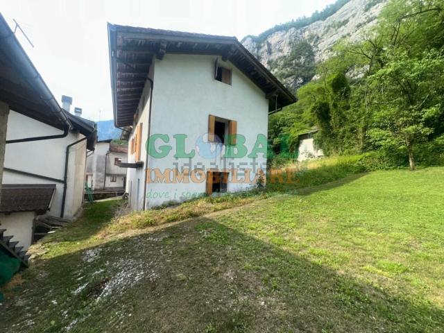 Case e ville in vendita di 198 m² in Frazione Pianello, 42
