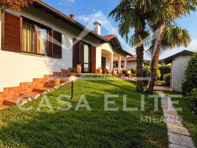 Case e ville in vendita di 199 m² in Via Aldo Moro, 6