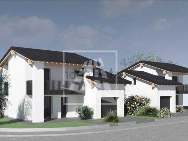 Case e ville in vendita di 199 m² in Via Ghion Aron Eugenio Ravà