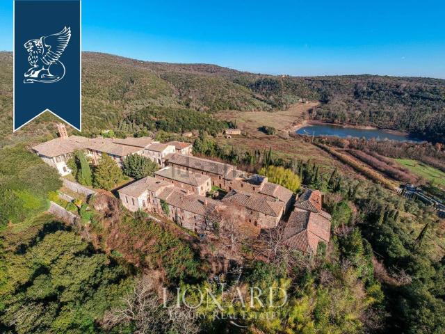 Case e ville in vendita di 20000 m²