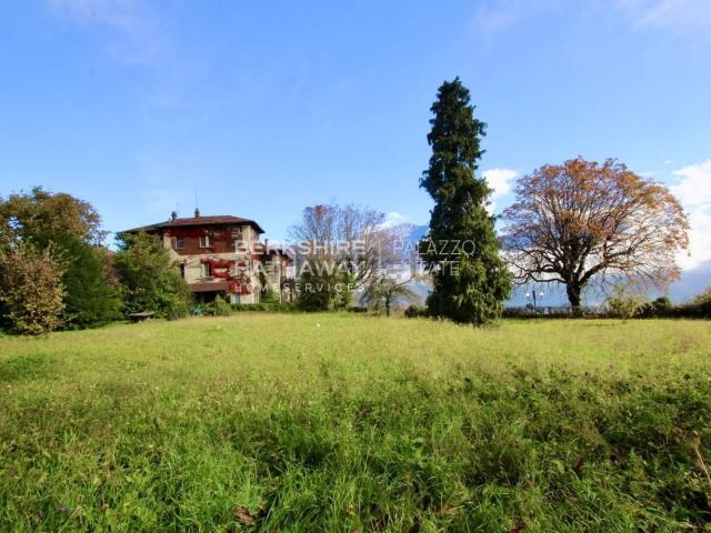 Case e ville in vendita di 2000 m²