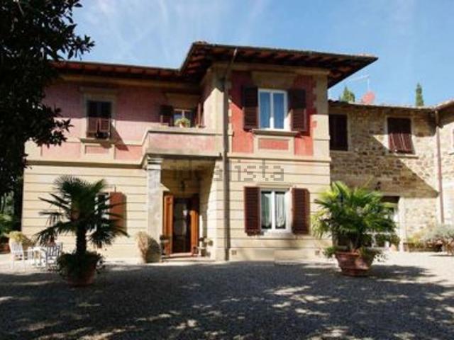 Case e ville in vendita di 2000 m² in Via delle Comunanze