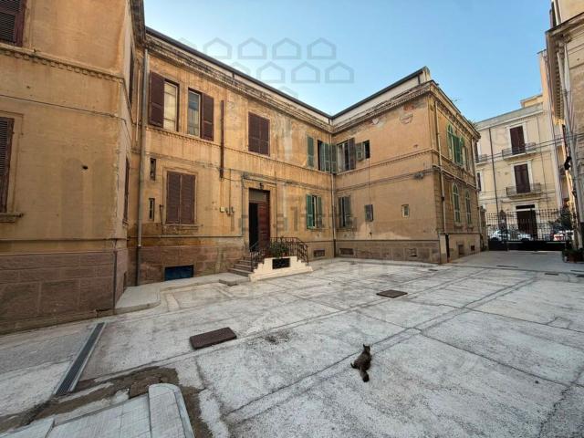 Case e ville in vendita di 2000 m² in Via Giuseppe Garibaldi