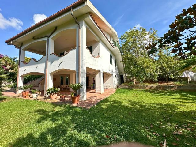 Case e ville in vendita di 200 m²