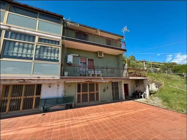 Case e ville in vendita di 200 m²