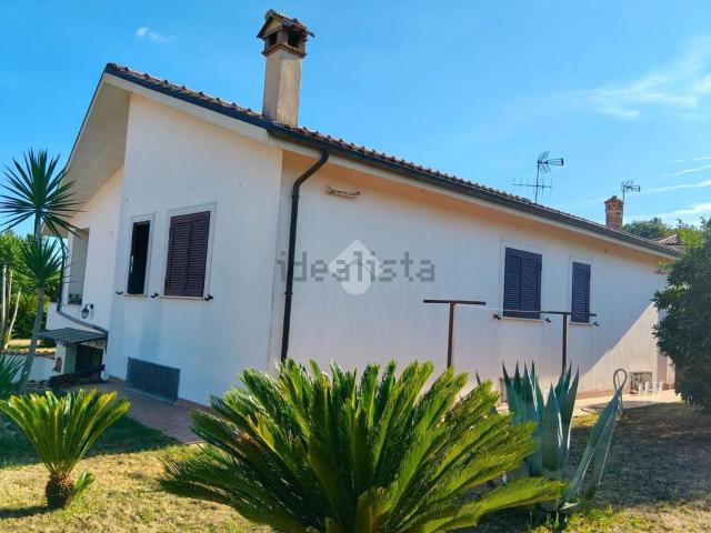Case e ville in vendita di 200 m² in Via Colle Cagioli, 120