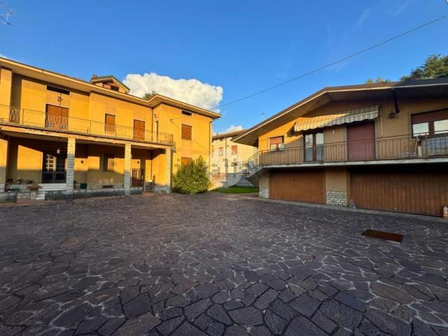 Case e ville in vendita di 200 m² in Via Combattenti, 2