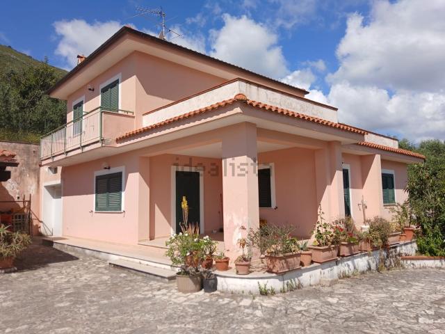 Case e ville in vendita di 200 m² in Via Calabretto