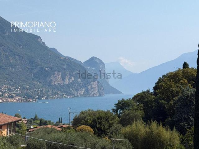 Case e ville in vendita di 200 m² in Via Caldera
