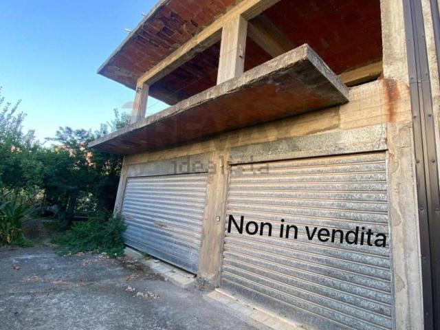 Case e ville in vendita di 200 m² in Via Cap. Amendolia