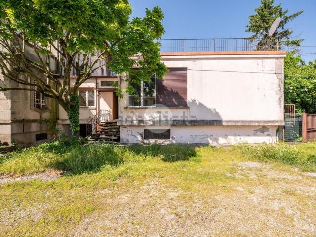 Case e ville in vendita di 200 m² in Via Cremona, 19