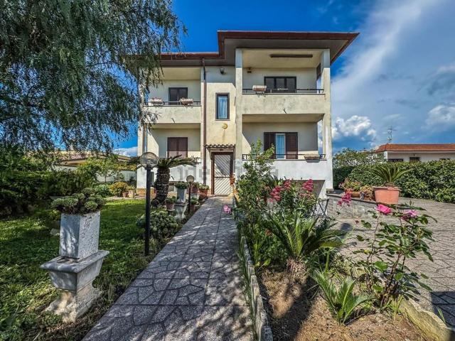 Case e ville in vendita di 200 m² in Via Aso