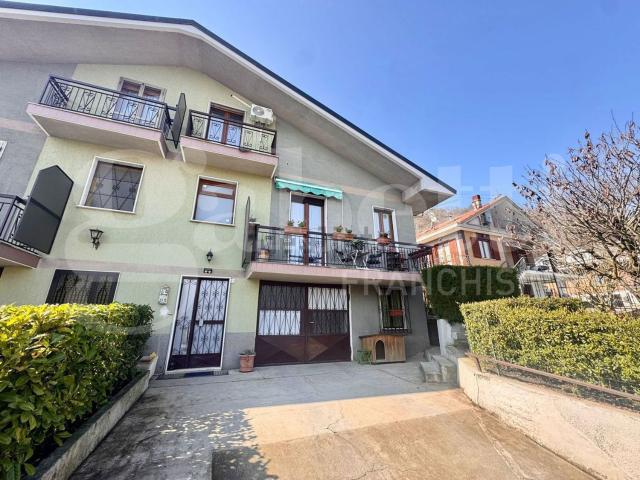 Case e ville in vendita di 200 m² in Via Bologna