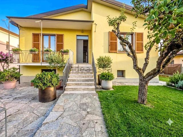 Case e ville in vendita di 200 m² in Via Begoglio