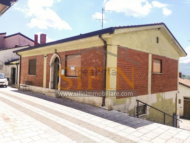 Case e ville in vendita di 200 m² in Via Belvedere, 24