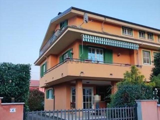 Case e ville in vendita di 200 m² in Via Brà