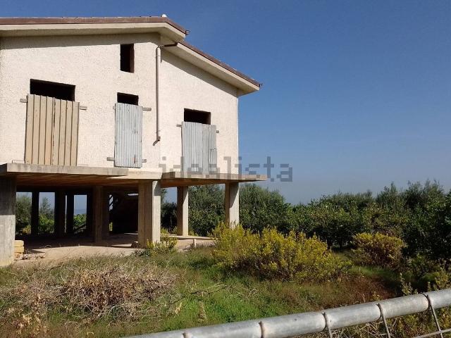 Case e ville in vendita di 200 m² in Via Brindisi