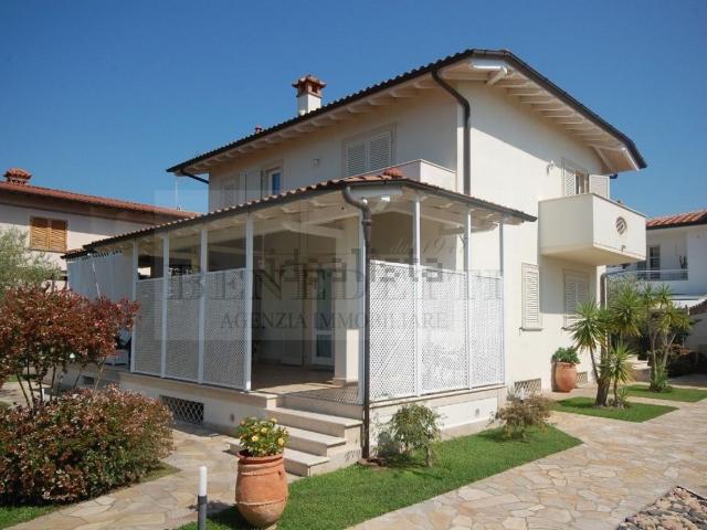 Case e ville in vendita di 200 m² in Via Goldora, 27