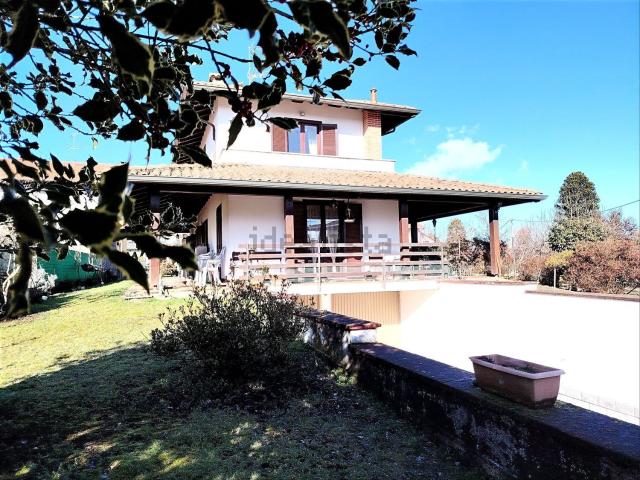 Case e ville in vendita di 200 m² in Via Gagnago