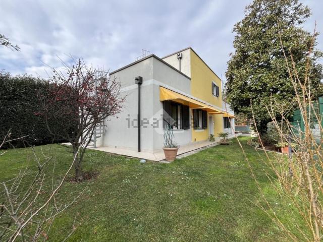 Case e ville in vendita di 200 m² in Via Gioacchino Rossini, 10
