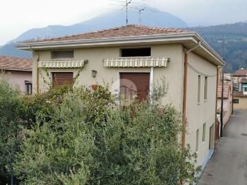 Case e ville in vendita di 200 m² in Via Giosuè Carducci, 11