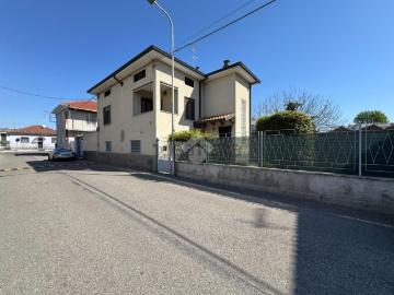 Case e ville in vendita di 200 m² in Via Giosuè Carducci, 59