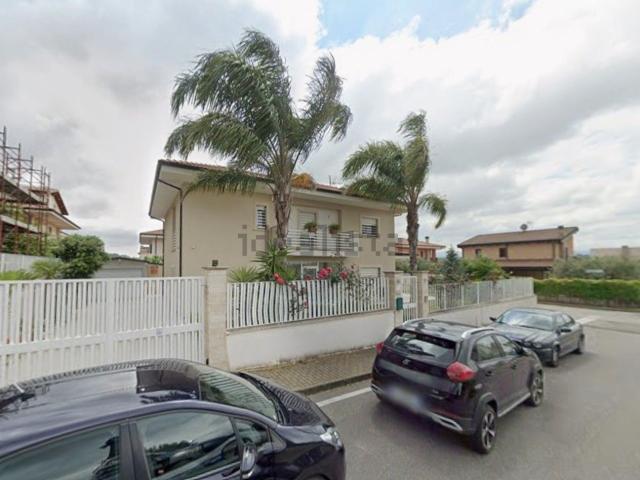 Case e ville in vendita di 200 m² in Via Giovanni Mileto