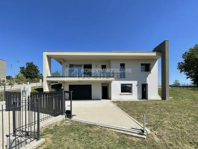 Case e ville in vendita di 200 m² in Via Giovannino Guareschi