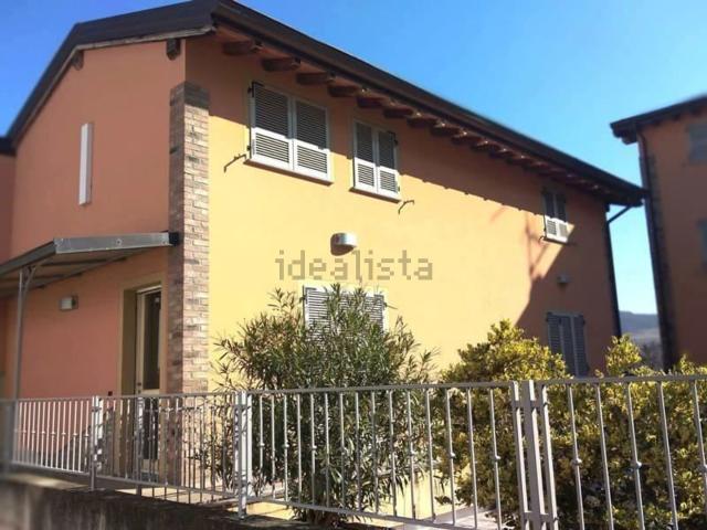Case e ville in vendita di 200 m² in Via Guglielmo Marconi