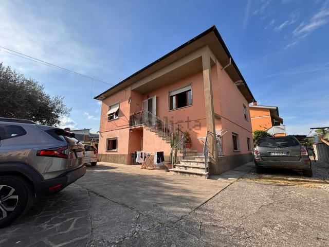 Case e ville in vendita di 200 m² in Via Dante Alighieri, 154