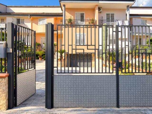 Case e ville in vendita di 200 m² in Via de Sanctis, 114