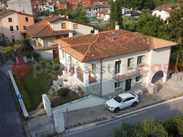 Case e ville in vendita di 200 m² in Via del Santo, 201