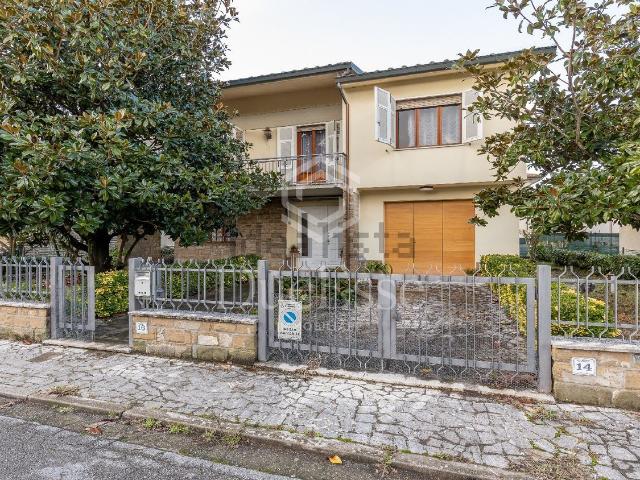 Case e ville in vendita di 200 m² in Via dell&apos Abete