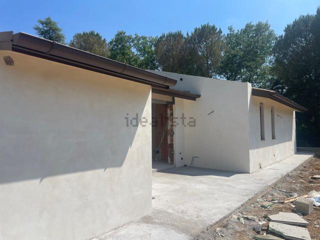 Case e ville in vendita di 200 m² in Via della Betulla