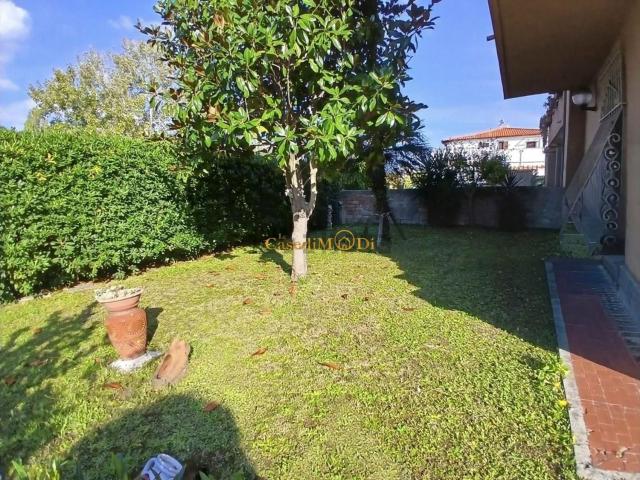 Case e ville in vendita di 200 m² in Via della Livornina