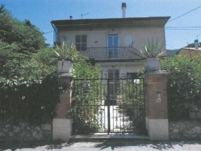 Case e ville in vendita di 200 m² in Via della Rinascita