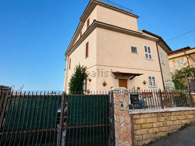 Case e ville in vendita di 200 m² in Via delle Ringhiere, 88