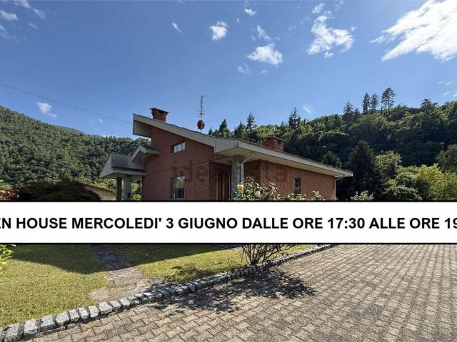 Case e ville in vendita di 200 m² in Via delle Valli, 19