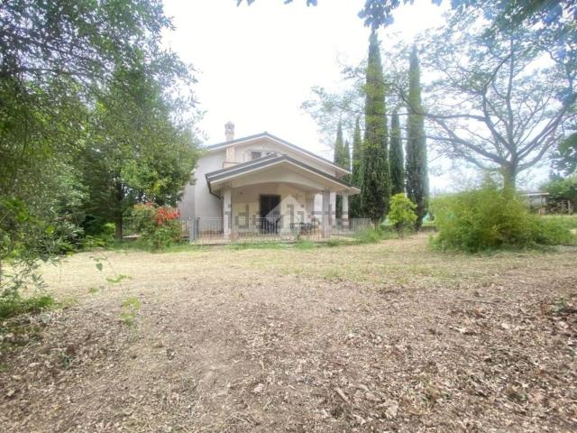 Case e ville in vendita di 200 m² in Via delle Vigne Nuove, 90