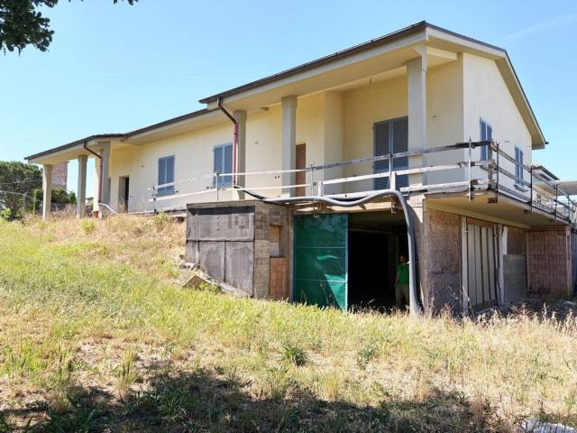Case e ville in vendita di 200 m² in Via delle Ville