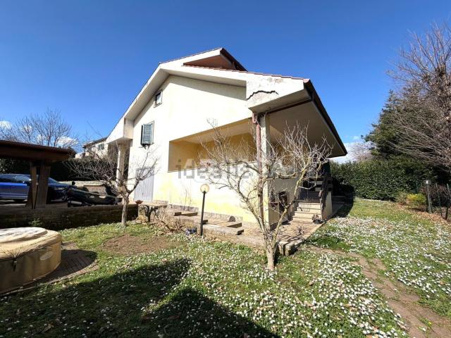 Case e ville in vendita di 200 m² in Via di Centogocce