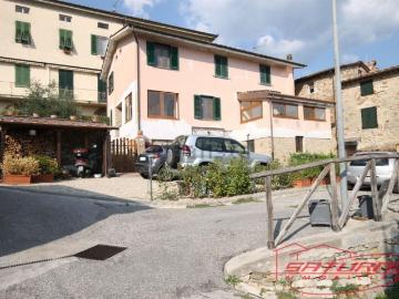 Case e ville in vendita di 200 m² in Via di Aquilea, 801