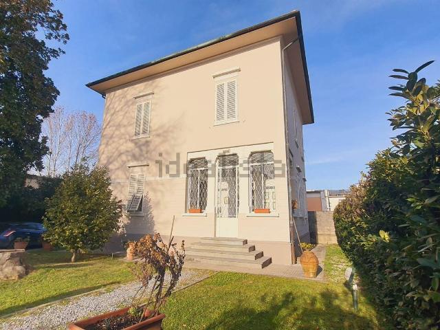 Case e ville in vendita di 200 m² in Via di Salicchi