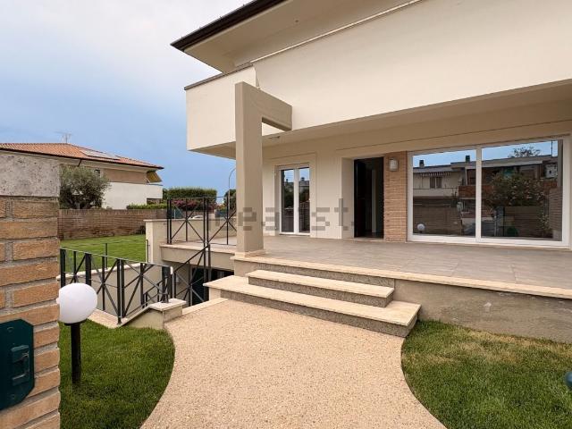 Case e ville in vendita di 200 m² in Via di Valle Schioia